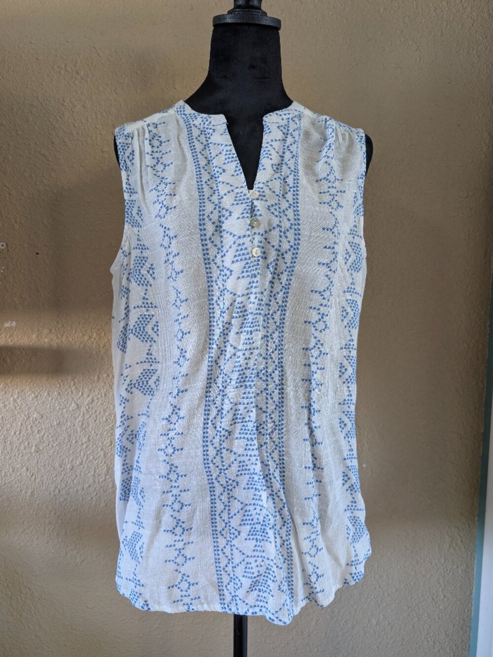 St. John's Bay Sleeveless V-Neck Henley Blouse - Blue & White Pattern - Size L